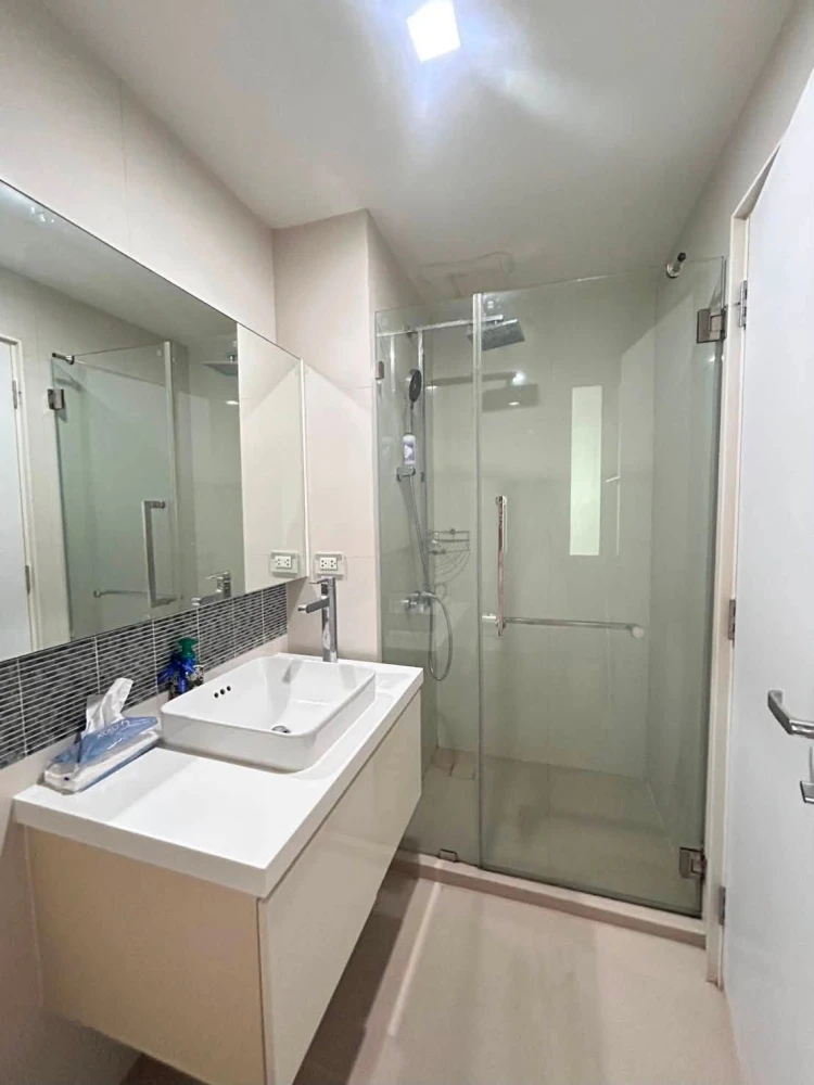 Condolette Light Convent for rent. Wallpapered throughout, fully furnished with high-quality furniture. A must-see!