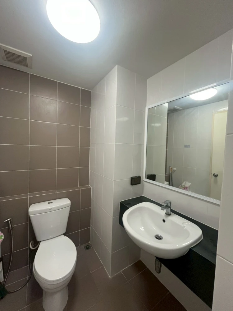Cool Rama 7 condo for rent. Spacious and comfortable, at an affordable price. Book now, don't miss out!!!