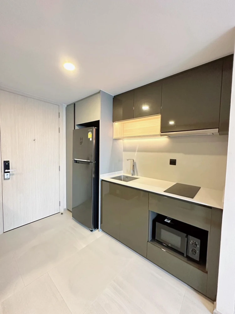 For rent: Cooper Siam Condo, spacious and comfortable room, fully furnished, electrical appliances included, just bring your bag and move in!