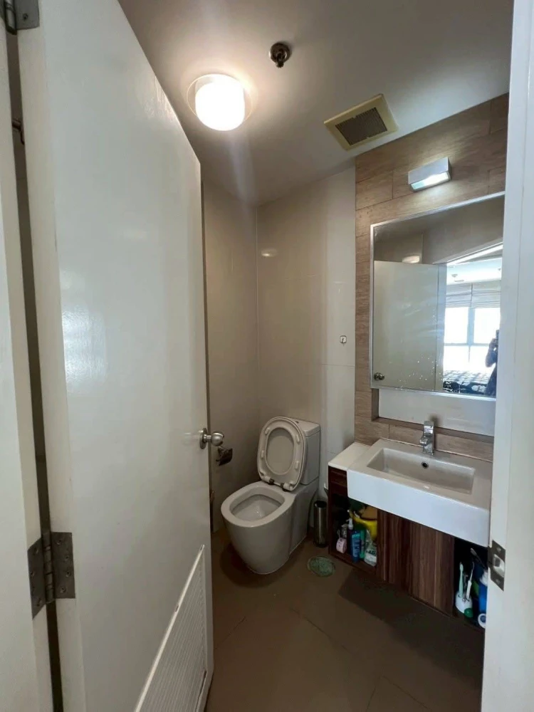 CU Terrace for rent, nice room, 17th floor, good location, comes with furniture and complete facilities. Hurry and reserve now!