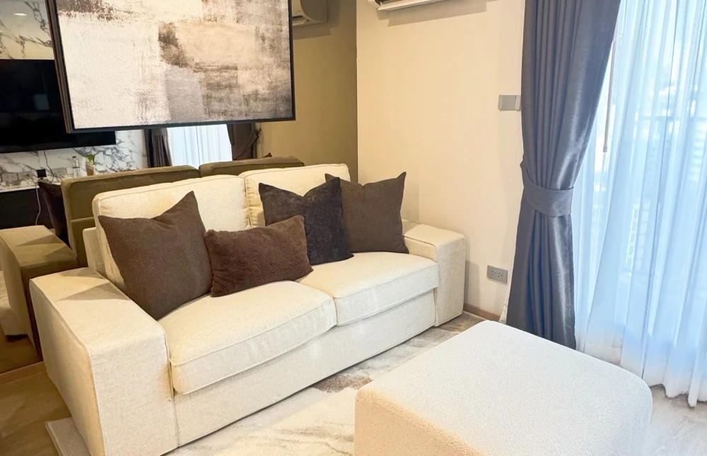 For rent: Culture Chula, 14th floor. Beautiful room, fully furnished. Book now!