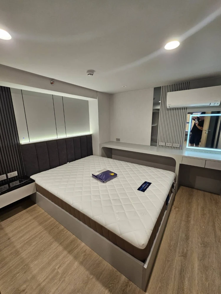 For rent: Culture Chula apartment. Fully furnished with built-in furniture and appliances. Enjoy a stunning view of Lumphini Park. Don't miss this opp
