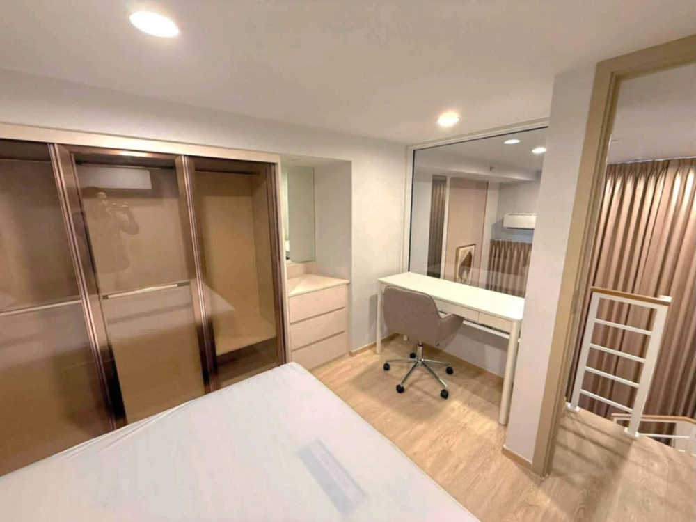 For rent: Culture Chula apartment. High ceilings, spacious and airy. Beautiful minimalist decor. What are you waiting for?