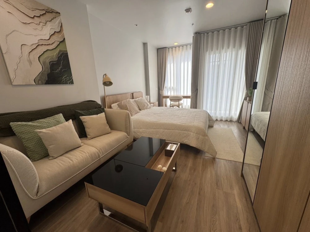 For rent: Culture Thonglor. Includes a private storage room — a very rare feature in other projects. Ready to move in immediately + fully furnished.
