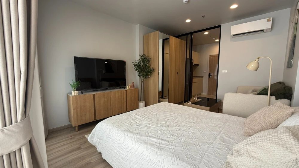 For rent: Culture Thonglor. Includes a private storage room — a very rare feature in other projects. Ready to move in immediately + fully furnished.