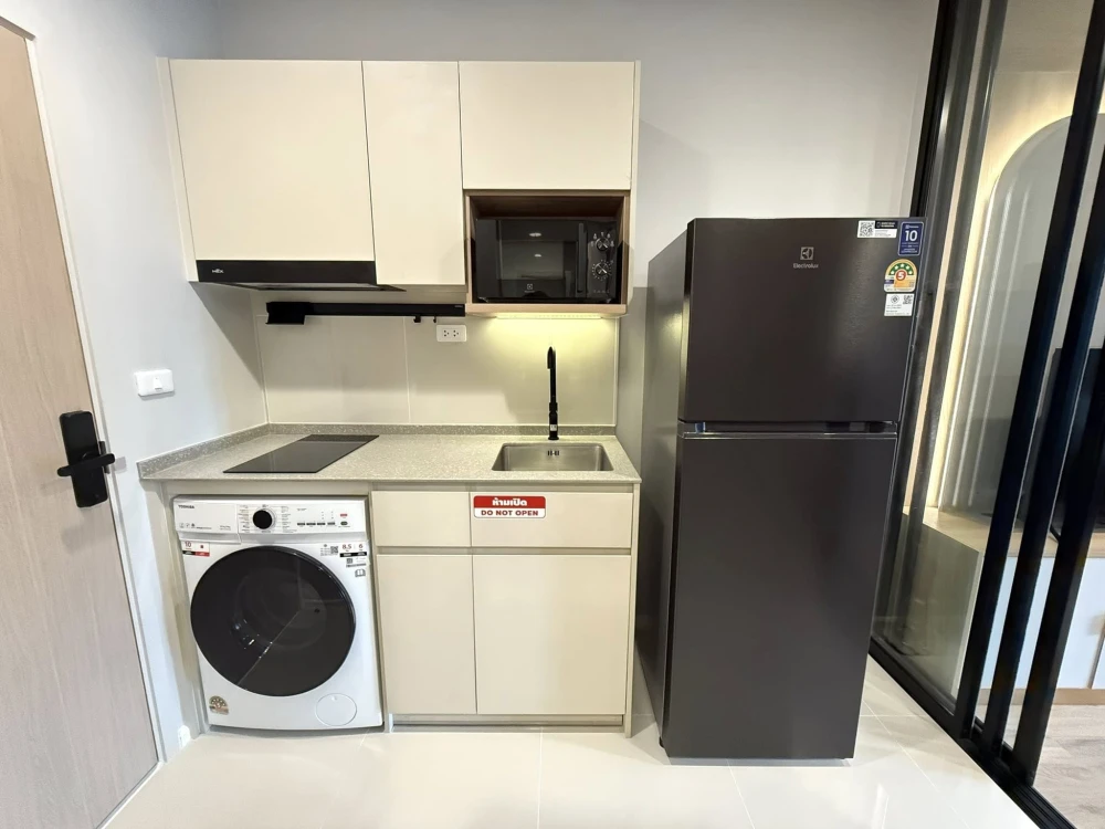 For rent: Culture Thonglor, a beautifully decorated room with a theme, built-in headboard, and quality furniture. Fully furnished. Reserve now!