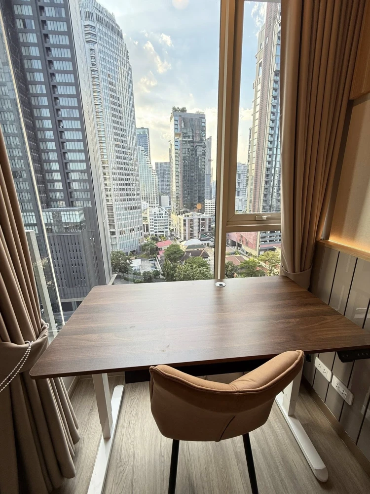 For rent: Culture Thonglor, a beautifully decorated room with a theme, built-in headboard, and quality furniture. Fully furnished. Reserve now!