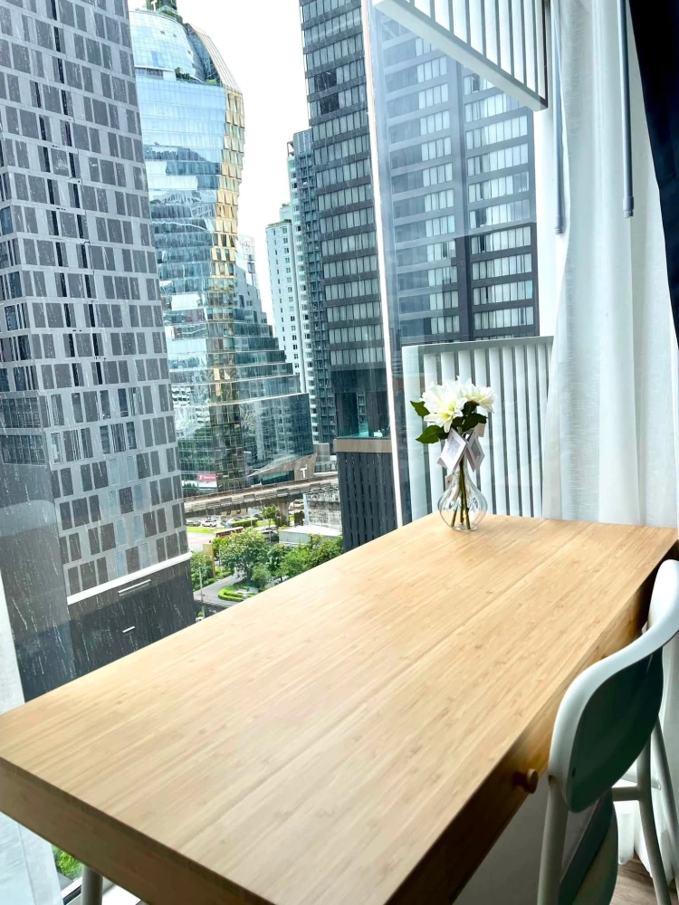 For rent: Culture Thonglor. The room is not hot, and has a beautiful, airy view of Thonglor-Ekkamai. Don't miss out!