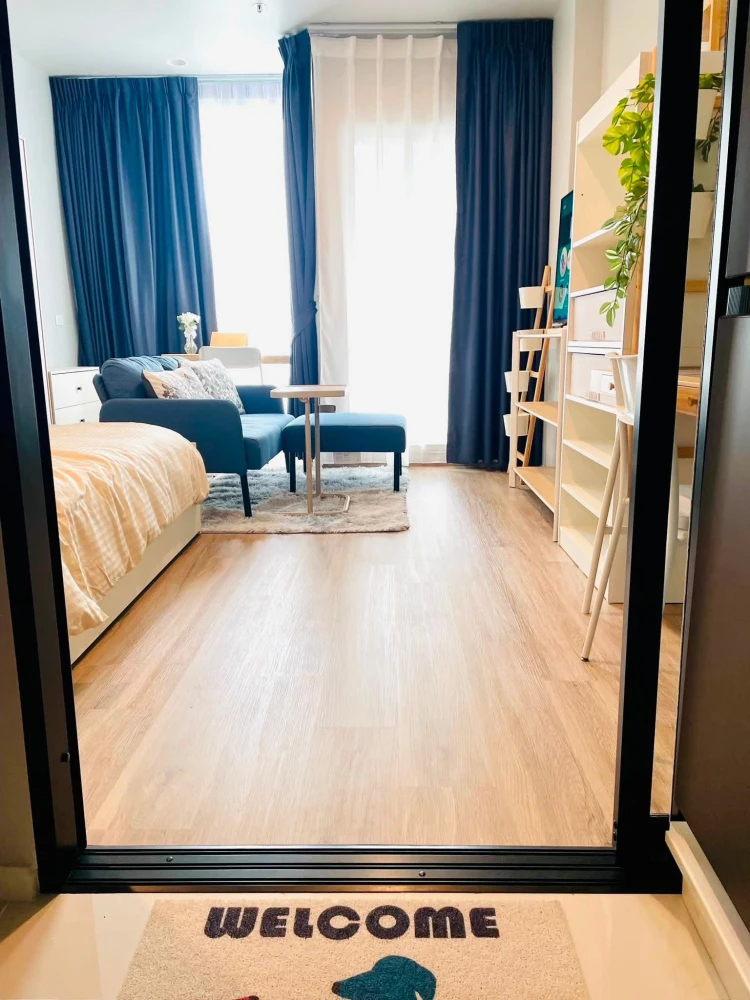 For rent: Culture Thonglor. The room is not hot, and has a beautiful, airy view of Thonglor-Ekkamai. Don't miss out!