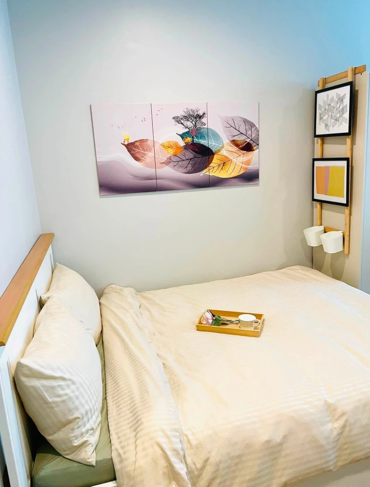 For rent: Culture Thonglor. The room is not hot, and has a beautiful, airy view of Thonglor-Ekkamai. Don't miss out!
