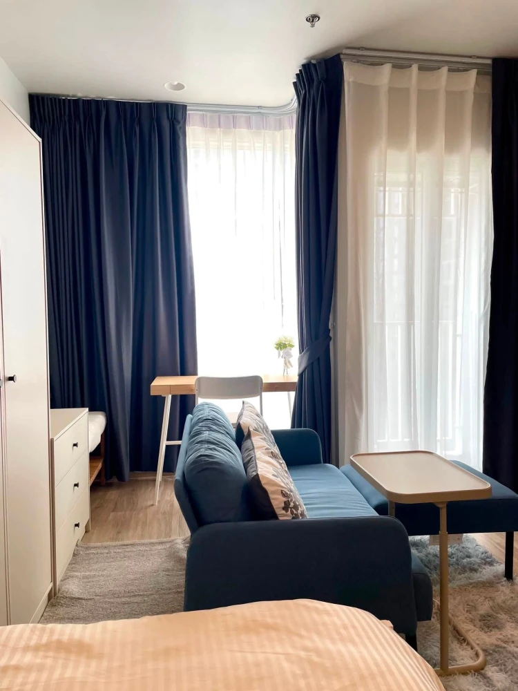 For rent: Culture Thonglor. The room is not hot, and has a beautiful, airy view of Thonglor-Ekkamai. Don't miss out!