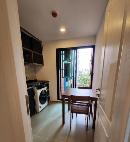 For rent: CYBIQ Ratchada 32, 4th floor, swimming pool view, fully furnished, nice to live in, book now, don't miss out.