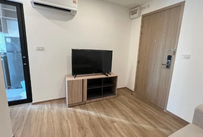 For rent: CYBIQ Ratchada 32, 5th floor, fully furnished unit. Very comfortable and ready to move in. Book now before it's too late!