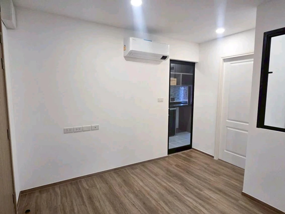For rent: CYBIQ Ratchada 32, 6th floor, corner unit, quiet, fully furnished. Book now! (Quickly!)
