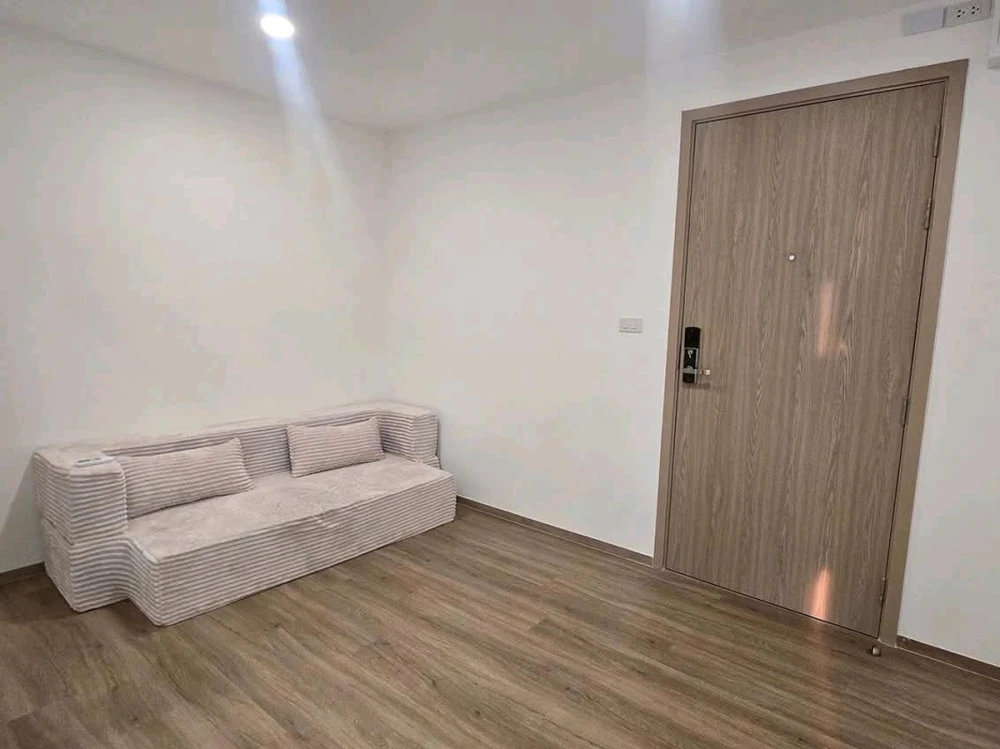 For rent: CYBIQ Ratchada 32, 6th floor, corner unit, quiet, fully furnished. Book now! (Quickly!)