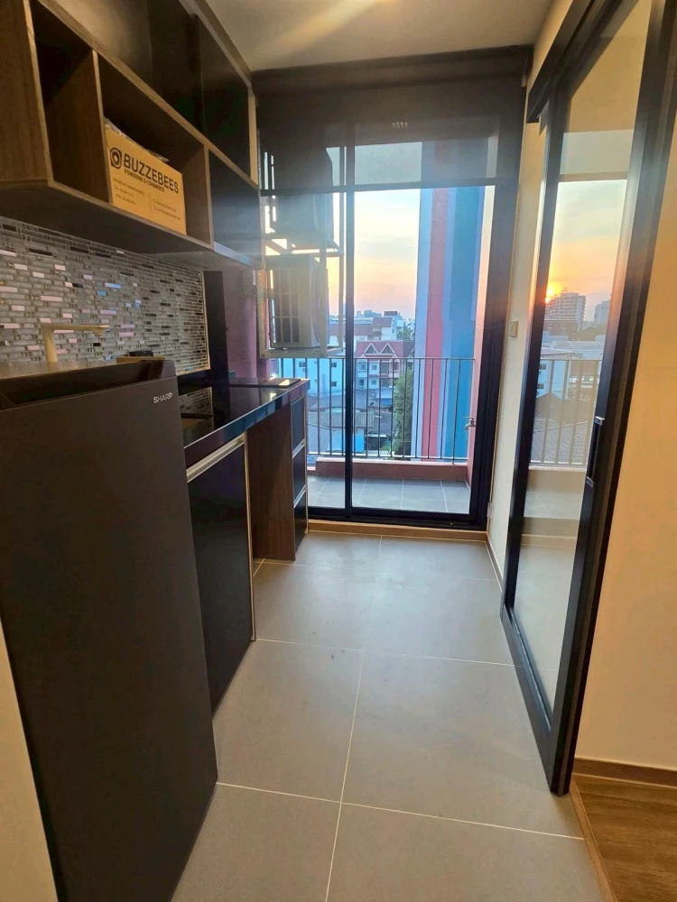 For rent: CYBIQ Ratchada 32, 6th floor, corner unit, quiet, fully furnished. Book now! (Quickly!)