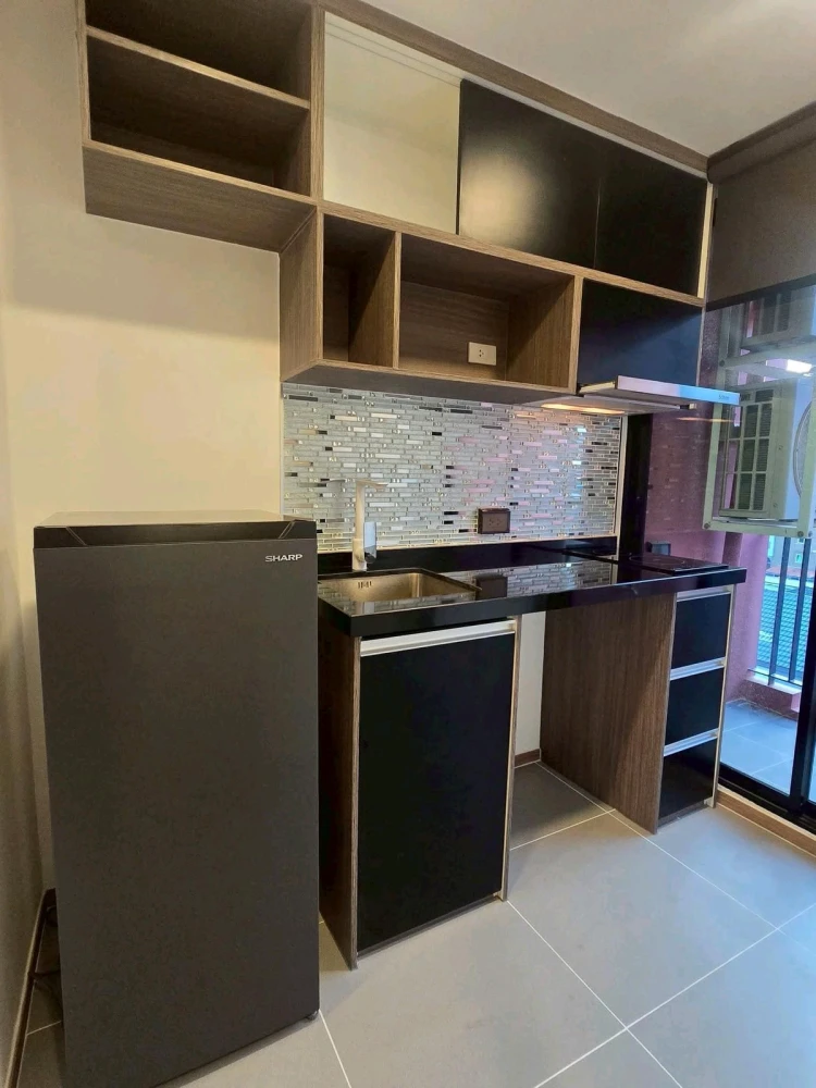For rent: CYBIQ Ratchada 32, 6th floor, corner unit, quiet, fully furnished. Book now! (Quickly!)