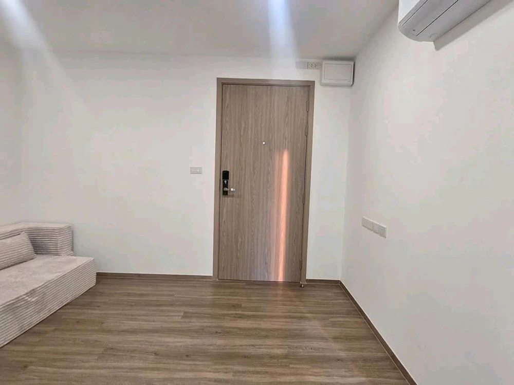 For rent: CYBIQ Ratchada 32, 6th floor, corner unit, quiet, fully furnished. Book now! (Quickly!)