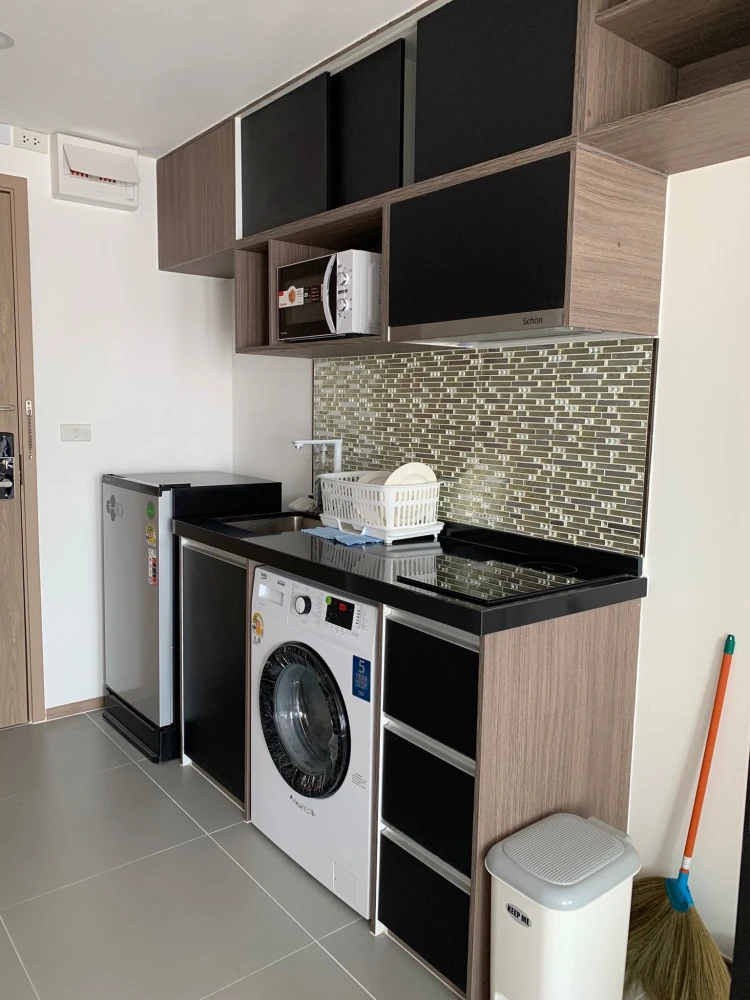 For rent: CYBIQ Ratchada 32, a nice room on the 8th floor, good location, convenient transportation, fully furnished, just bring your bags and move in