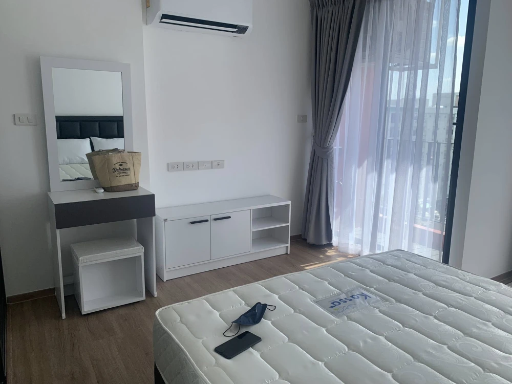 For rent: CYBIQ Ratchada 32, a nice room on the 8th floor, good location, convenient transportation, fully furnished, just bring your bags and move in