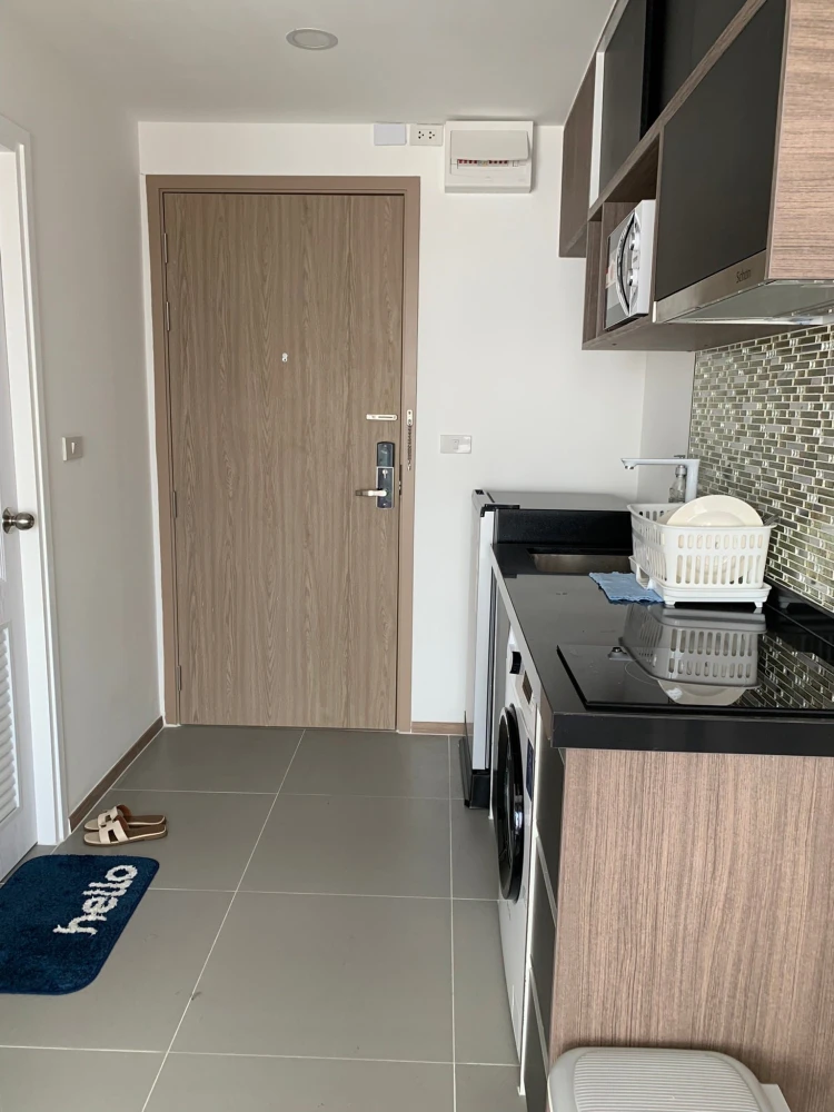 For rent: CYBIQ Ratchada 32, a nice room on the 8th floor, good location, convenient transportation, fully furnished, just bring your bags and move in