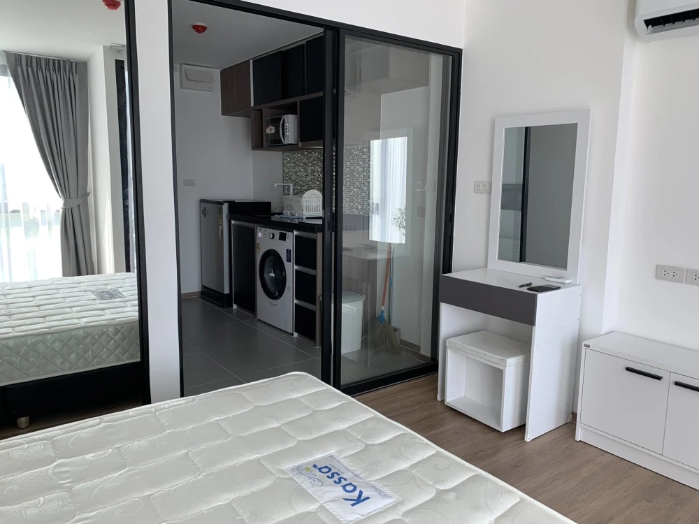 For rent: CYBIQ Ratchada 32, a nice room on the 8th floor, good location, convenient transportation, fully furnished, just bring your bags and move in
