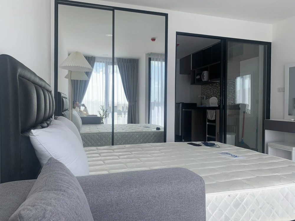 For rent: CYBIQ Ratchada 32, a nice room on the 8th floor, good location, convenient transportation, fully furnished, just bring your bags and move in