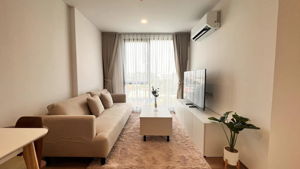 For rent: CYBIQ Ratchada 32. A great-looking unit in a prime location with complete amenities and a beautiful, unblocked view. Book now!