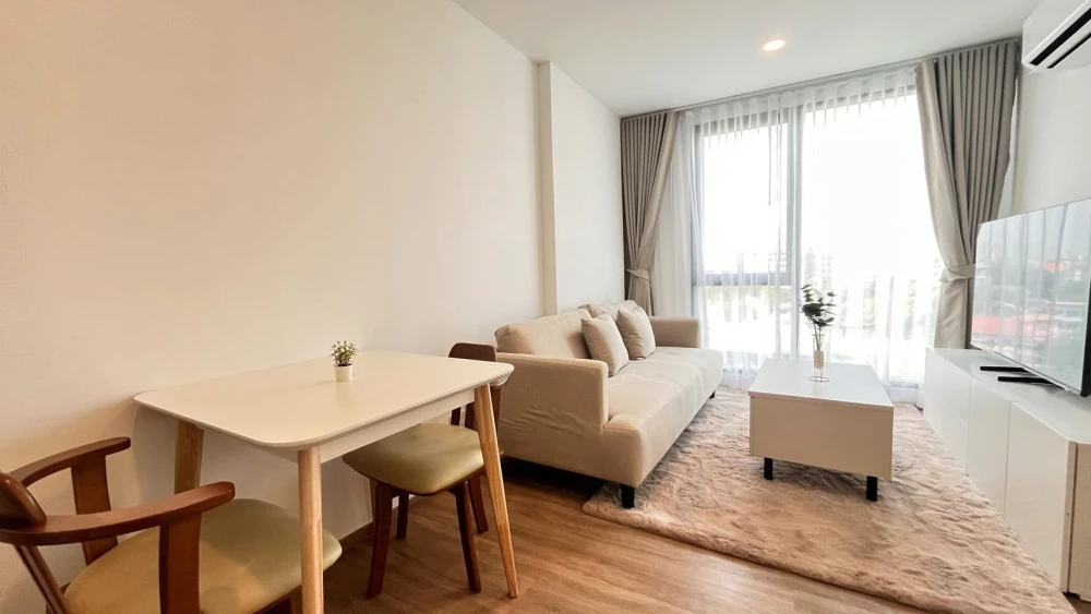 For rent: CYBIQ Ratchada 32. A great-looking unit in a prime location with complete amenities and a beautiful, unblocked view. Book now!