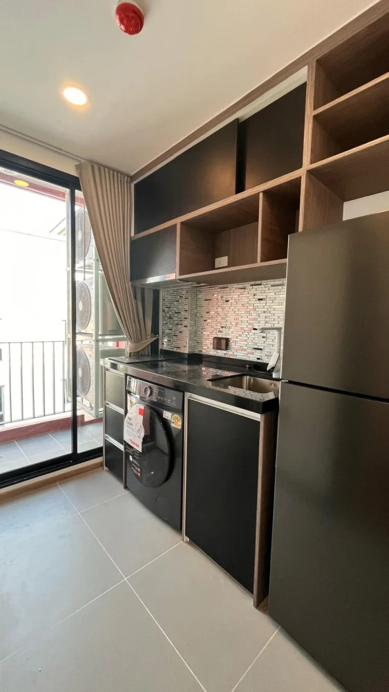 For rent: CYBIQ Ratchada 32. A great-looking unit in a prime location with complete amenities and a beautiful, unblocked view. Book now!