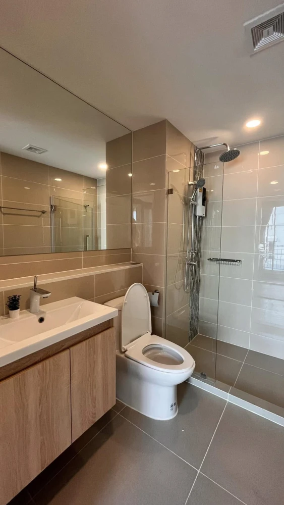 For rent: CYBIQ Ratchada 32. A great-looking unit in a prime location with complete amenities and a beautiful, unblocked view. Book now!