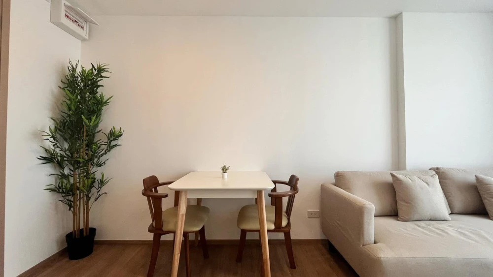 For rent: CYBIQ Ratchada 32. A great-looking unit in a prime location with complete amenities and a beautiful, unblocked view. Book now!