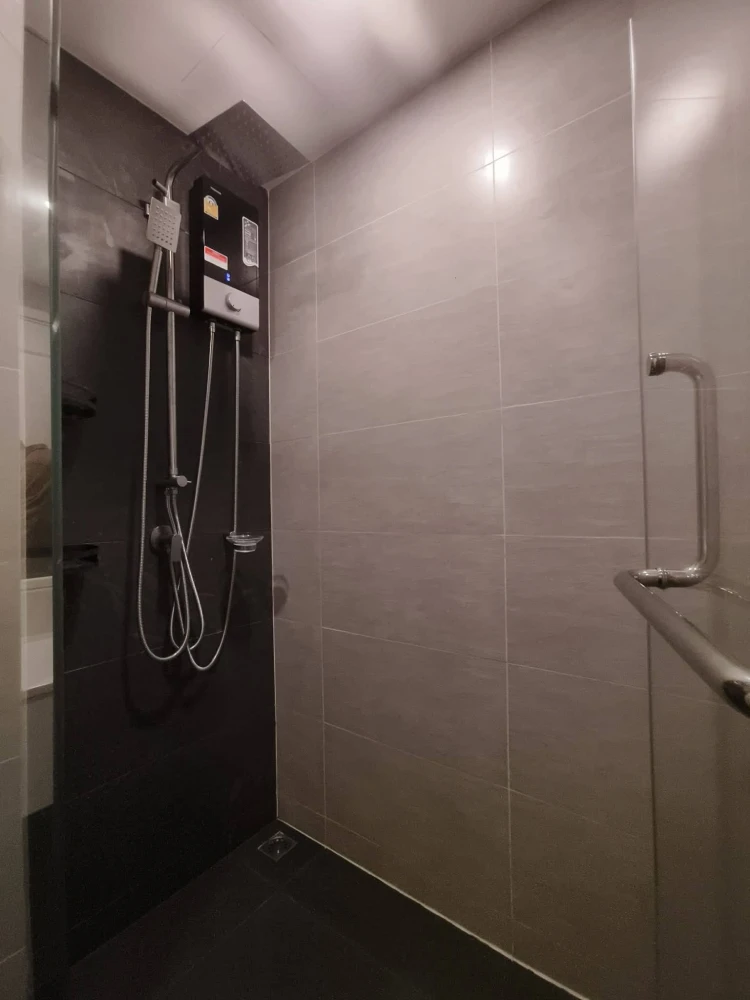 For rent: CYBIQ Rama 9 - Ramkhamhaeng 24. A comfortable room with complete amenities. Just bring your belongings and move in! Don't wait!