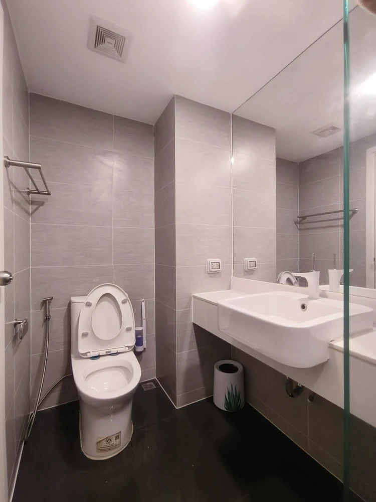 For rent: CYBIQ Rama 9 - Ramkhamhaeng 24. A comfortable room with complete amenities. Just bring your belongings and move in! Don't wait!