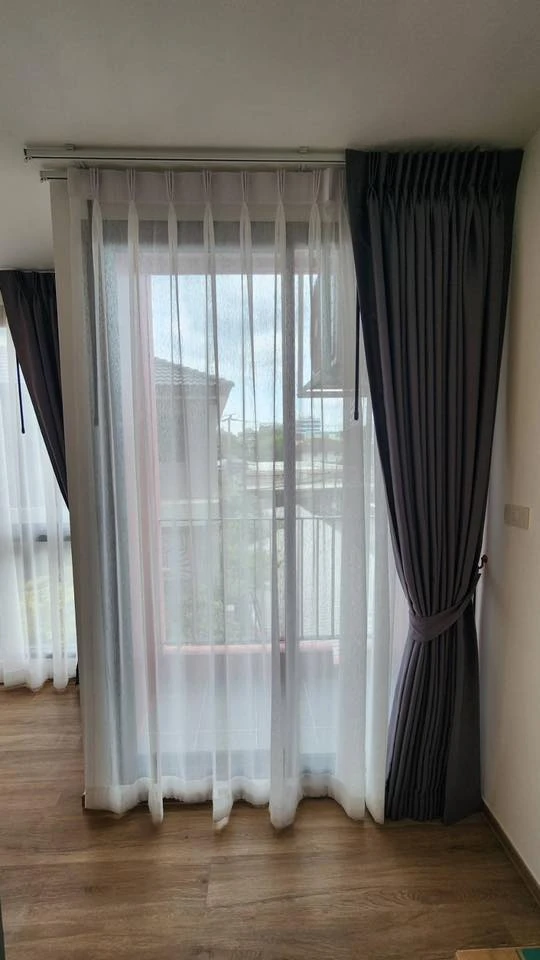 For rent: Cybiq Ratchada 32. Wallpaper and double-layered curtains already installed. Fully furnished with all appliances. Book now!