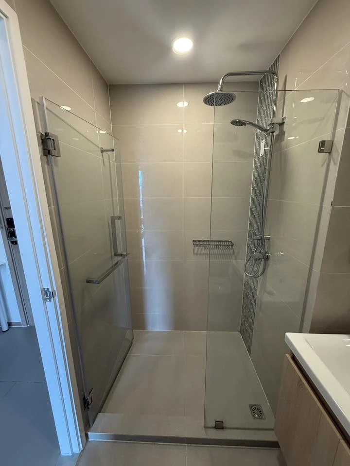 For rent: Cybiq Ratchada 32. Wallpaper and double-layered curtains already installed. Fully furnished with all appliances. Book now!