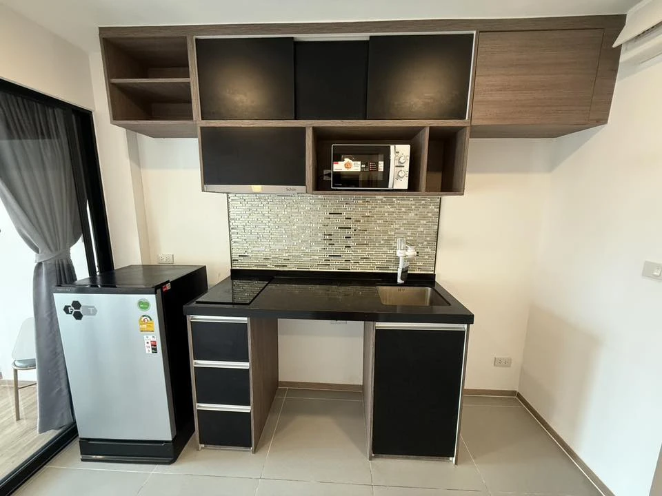 For rent: Cybiq Ratchada 32. Wallpaper and double-layered curtains already installed. Fully furnished with all appliances. Book now!