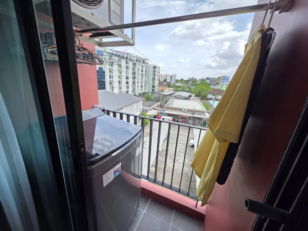 For rent: Cybiq Ratchada 32, Building I, 5th floor, fully furnished, just bring your bags and move in.