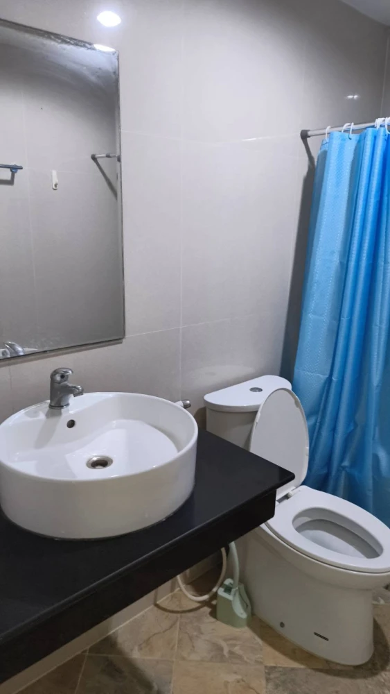 For rent: D2 Bangsaen, 1 bedroom apartment. Comes with high-quality built-in furniture. Just bring your bags and move in!