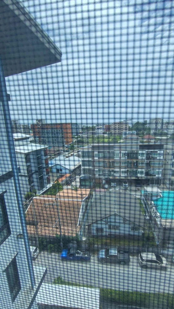 For rent: D2 Bangsaen, 1 bedroom apartment. Comes with high-quality built-in furniture. Just bring your bags and move in!