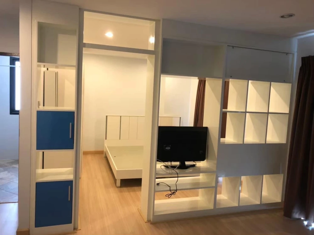 For rent D 2 Bangsaen, fully furnished room, ready to move in. If interested, hurry and reserve. Don't miss out.