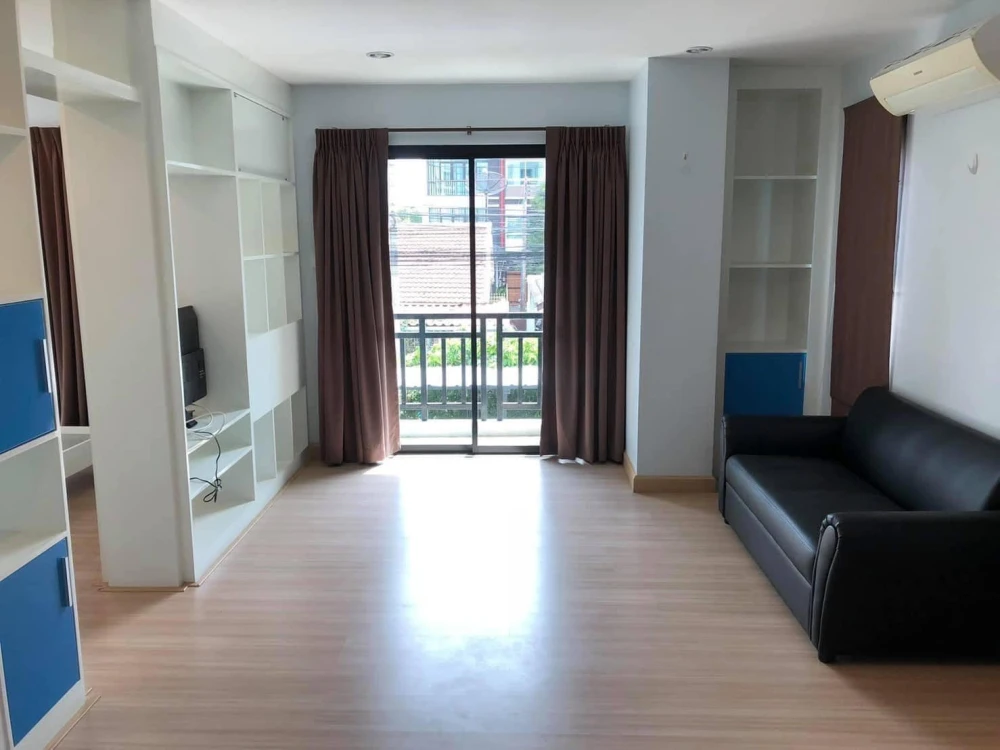 For rent D 2 Bangsaen, fully furnished room, ready to move in. If interested, hurry and reserve. Don't miss out.