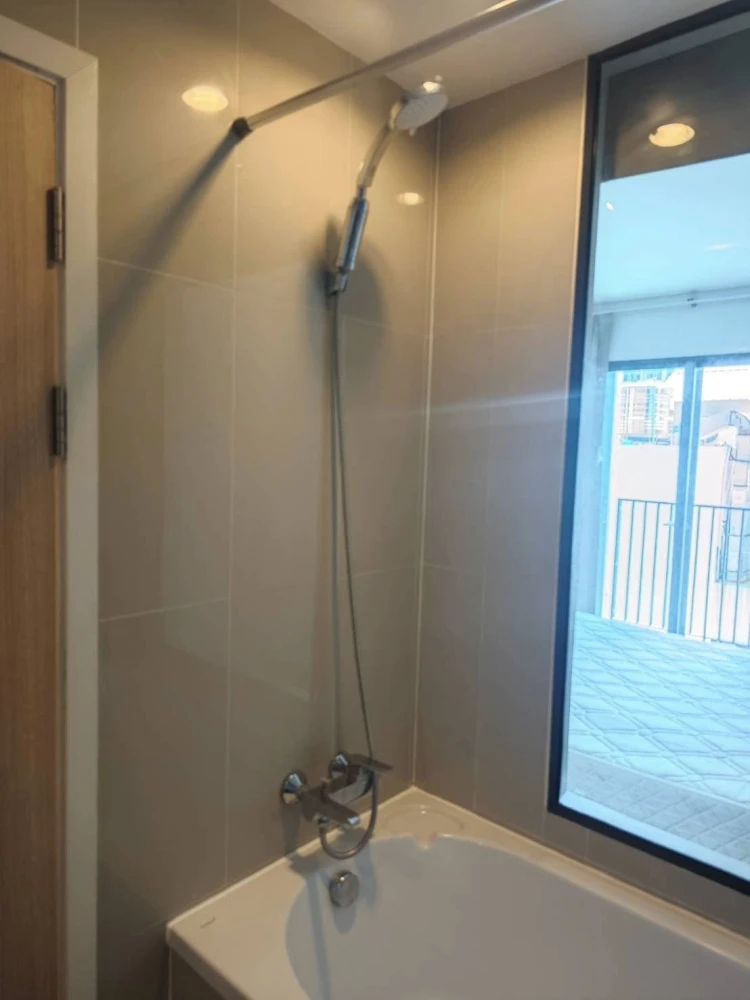 For rent: D 25 Thonglor Condominium, 1 bedroom, 1 bathroom, spacious living area, fully furnished with complete amenities. Book now!