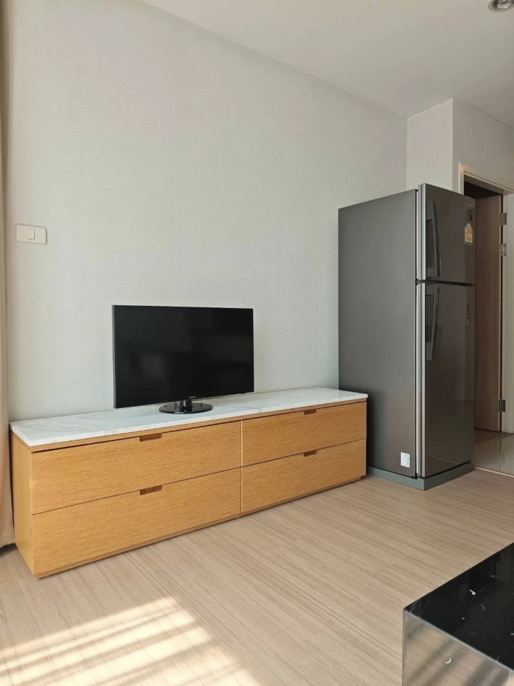 For rent: D 25 Thonglor Condominium, 1 bedroom, 1 bathroom, spacious living area, fully furnished with complete amenities. Book now!