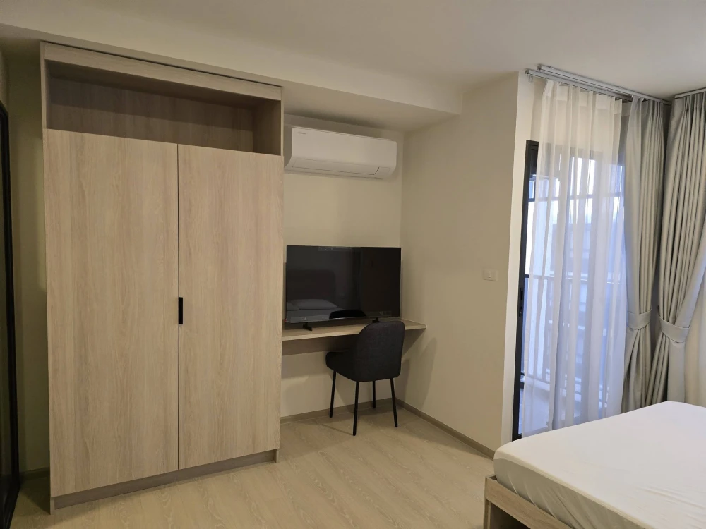 ให้เช่า d condo air Ladkrabang ห้องชั้น 8 มาพร้อมเฟอร์นิเจอร์ครบครัน วิวโปร่ง รีบจองด่วนๆเลย