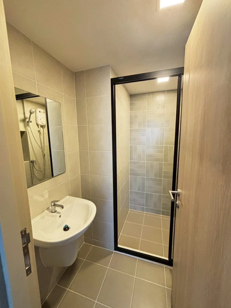 For rent: D Condo Air Ladkrabang, ready to move in, fully furnished. Book now!