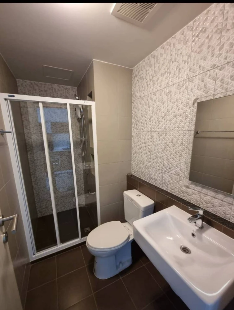 For rent: D Condo Bliss Sriracha, 1 bedroom, 1 bathroom, corner room, not crowded, fully furnished, hurry and reserve now!