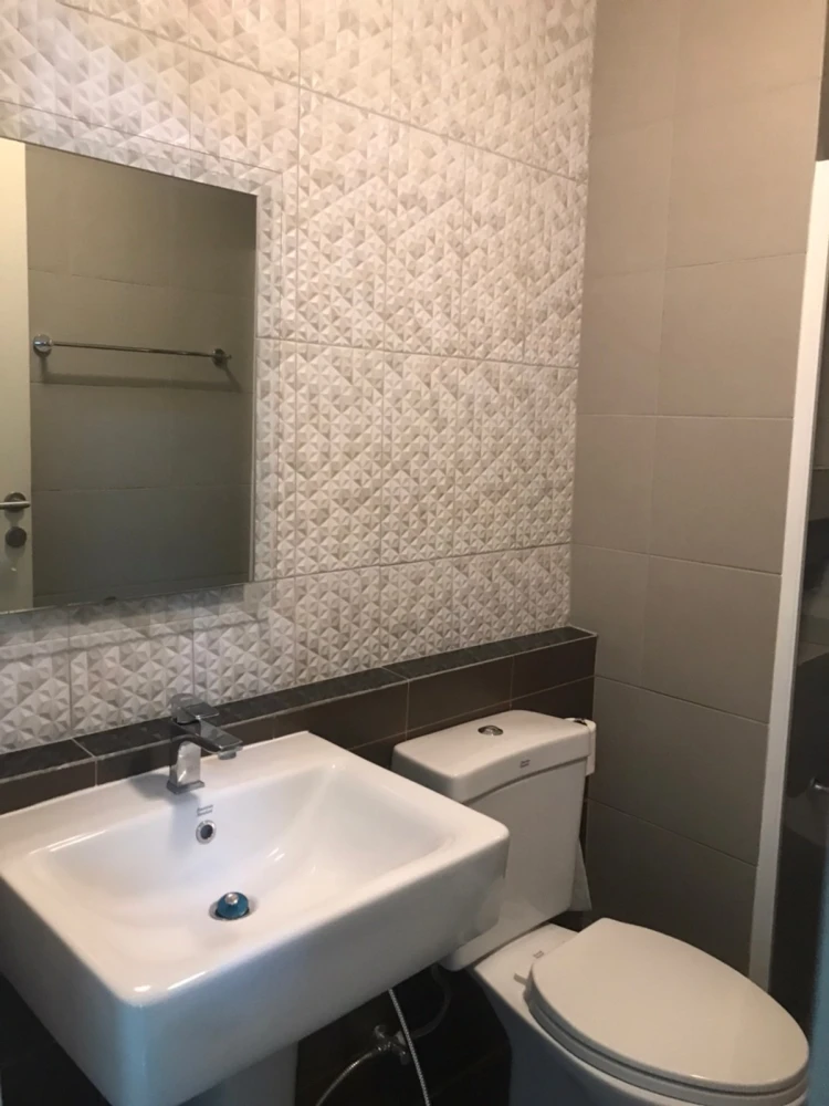 For rent: D Condo Bliss Sriracha, 5th floor, corner unit, fully furnished. Book now, don't wait!