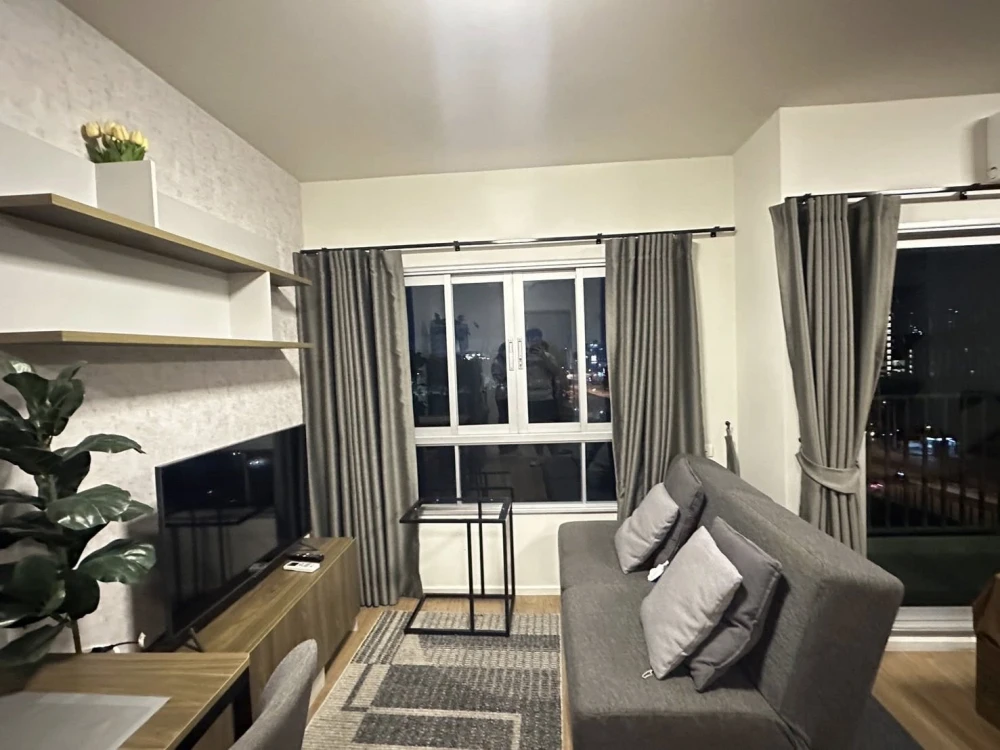 For rent: D Condo Bliss Sriracha, a lovely room, fully furnished, with beautiful wallpaper. Reserve now.