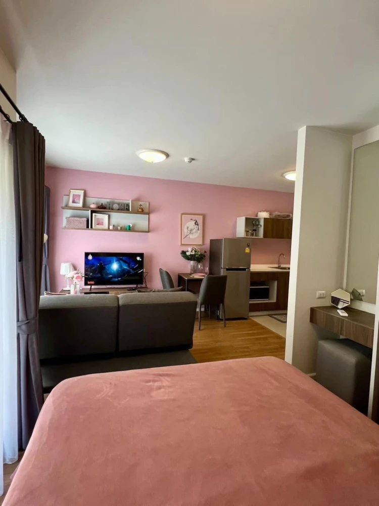 For rent: D Condo Bliss Sriracha, a beautifully decorated room with full furniture. Just bring your bags and move in!